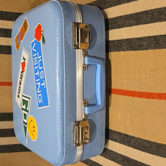Vintage Blue Luggage Going To Granmas - Picture 4 of 10